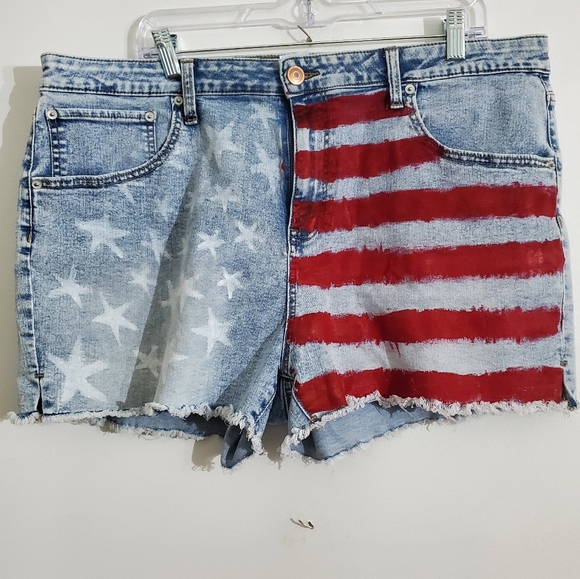 💚 3 For $15 💚 AMERICAN FLAG Handpainted Sorts Size 21 Waist Patriotic - Picture 1 of 6